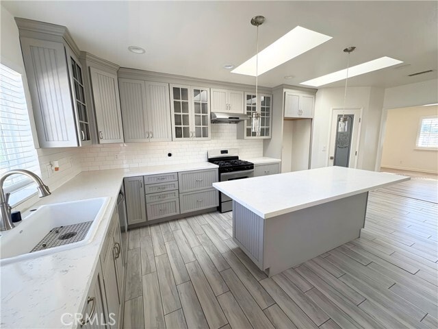 Building Photo - 587 E Arrow Hwy