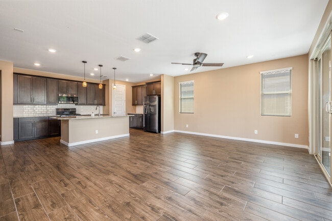 Building Photo - 9820 E Tupelo Ave