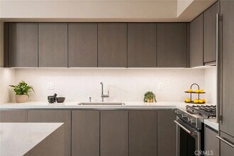 Building Photo - "Chic Pasadena 1-Bed Oasis with Pool & Cen...
