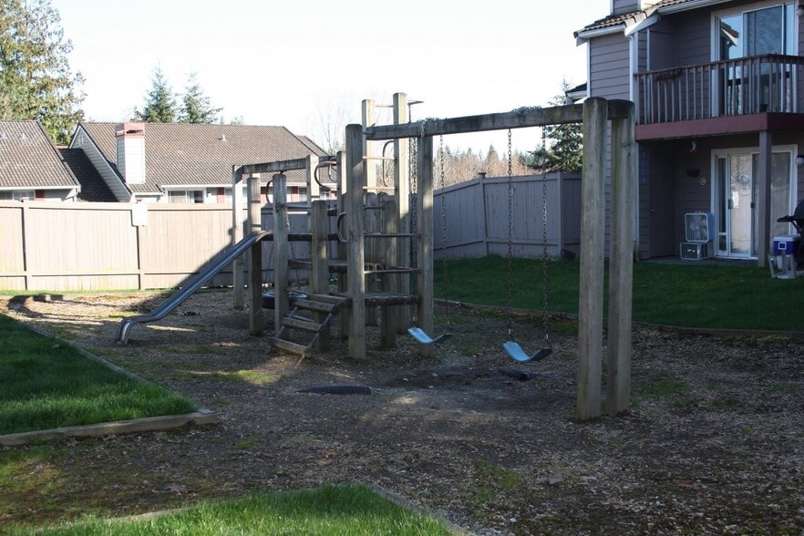 Building Photo - 16817 Larch Way