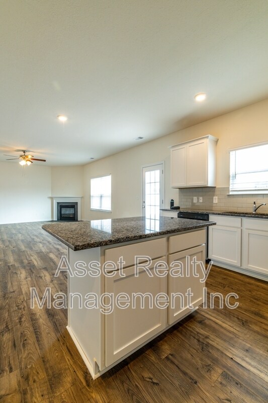 Building Photo - 4714 Willow Bluff Cir