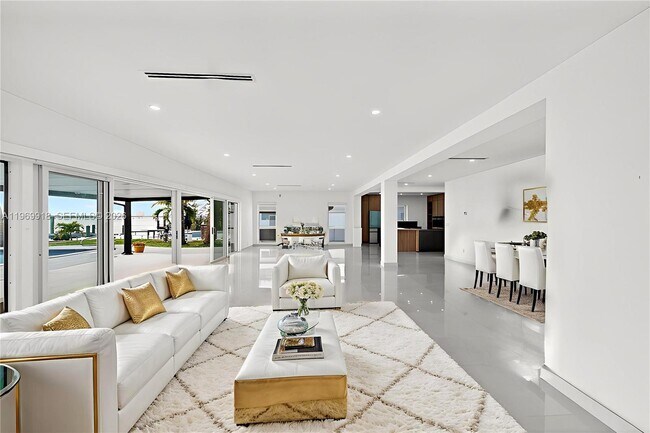 Building Photo - 1101 S Shore Dr