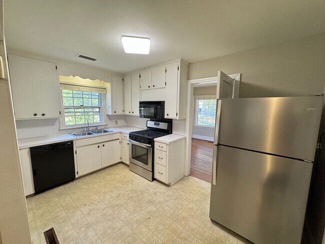 Building Photo - Statesville - 3BR/2BA + Carport