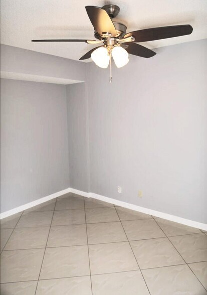 Building Photo - 3935 Village Dr