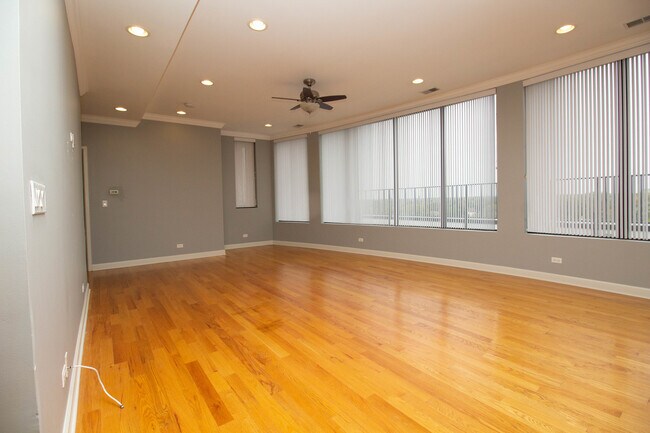 Building Photo - 4810 N Lavergne Ave