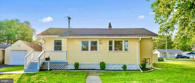 Building Photo - 252 G St