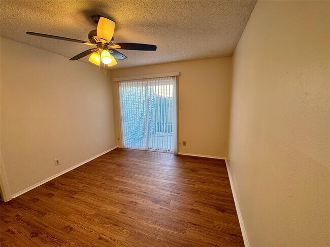 Building Photo - 8905 Parkfield Dr