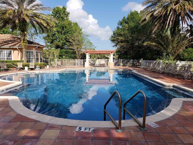 Building Photo - 520 Florida Club Blvd
