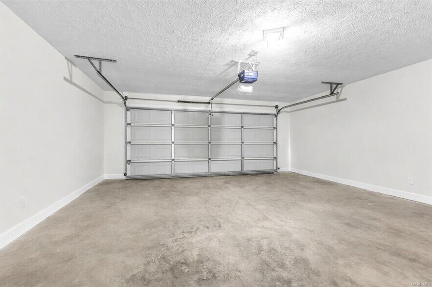 Building Photo - 3925 Claiborne Cir