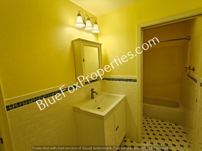 Building Photo - 8012 E Cabinet St