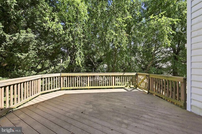 Building Photo - 43725 Red House Dr