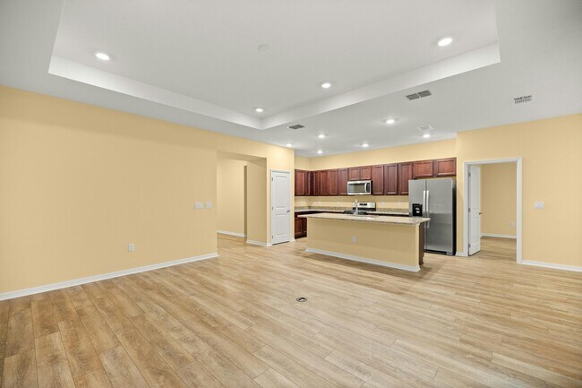 Building Photo - 6137 SW 70th Ave