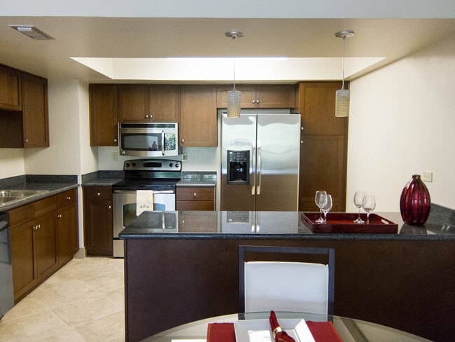 Building Photo - 500 N St