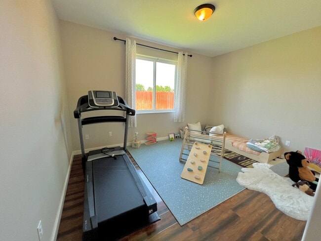 Building Photo - Modern 3 Bedroom Home