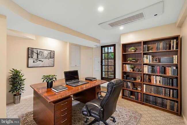 Building Photo - 145 D St SE