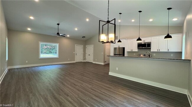 Building Photo - 148 Buena Vista Dr