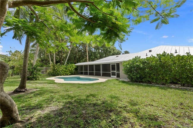 Building Photo - 53 N Sewalls Point Rd
