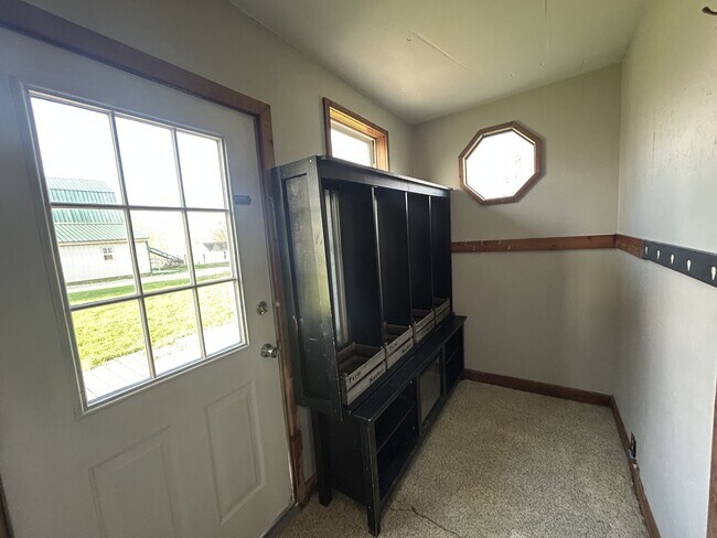 Building Photo - 6640 E Carson City Rd