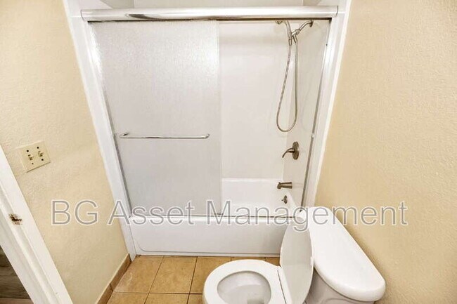 Building Photo - 1426 48th Ave