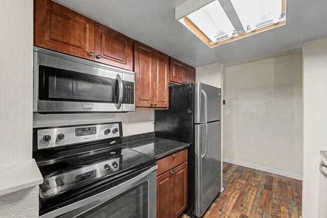Building Photo - 1 Renaissance Pl