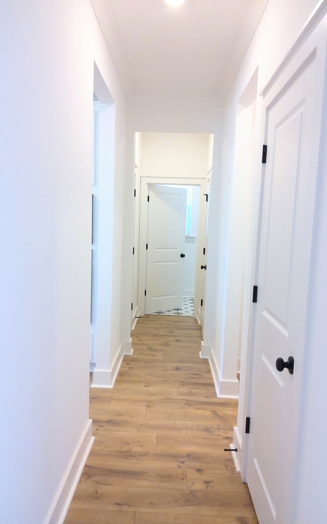 Building Photo - 649 Conifer Dr