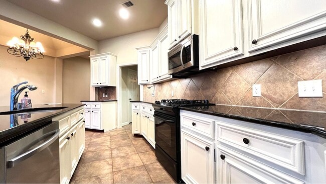 Building Photo - 27926 Barberry Banks Ln
