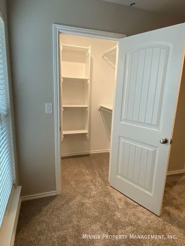 Building Photo - 1217 E 89th St