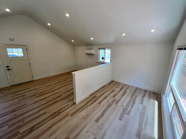 Building Photo - 402 Bernal St