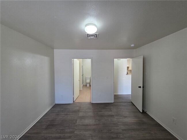 Building Photo - 4865 S Torrey Pines Dr