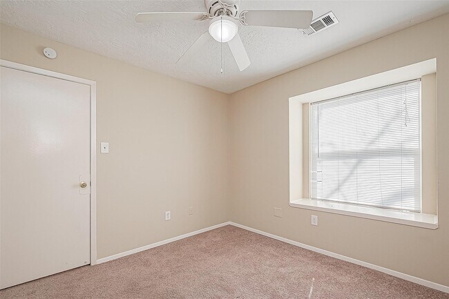 Building Photo - 15730 Oak Mountain Dr