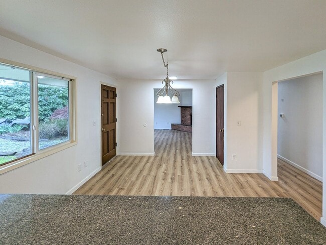 Building Photo - 2970 Phipps Ln NE