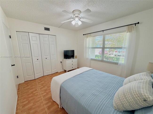 Building Photo - 1203 Bahama Bend