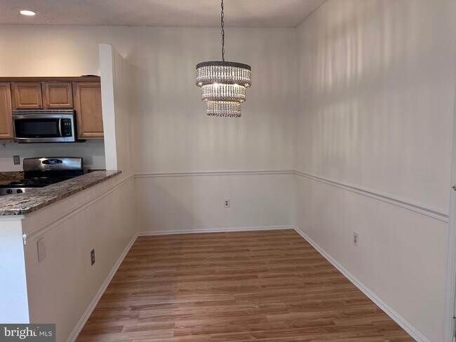 Building Photo - 65 Cheverny Ct