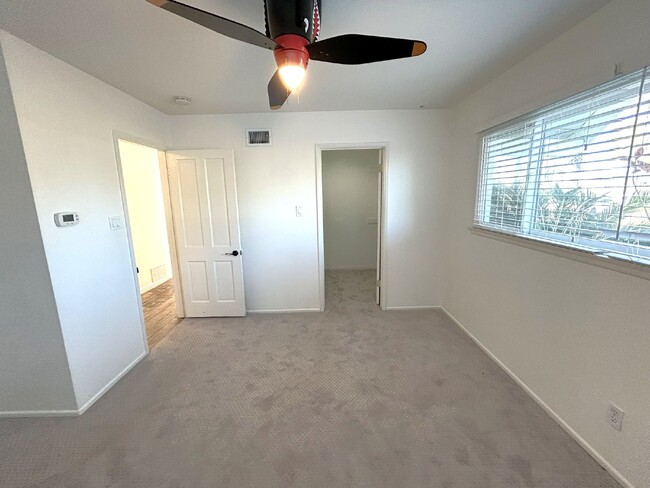 Building Photo - "Discover Your Dream Home: Spacious 3-Bed,...