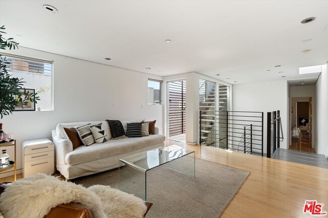 Building Photo - 720 Brooks Ave