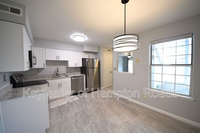 Building Photo - 612 Waters Dr