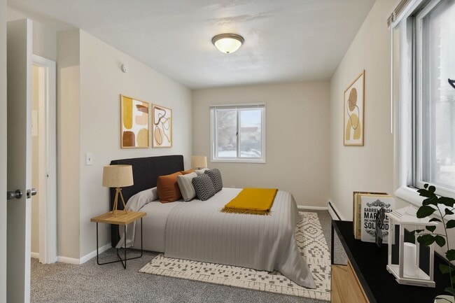 Interior Photo - 224 Cedar Lake Road North