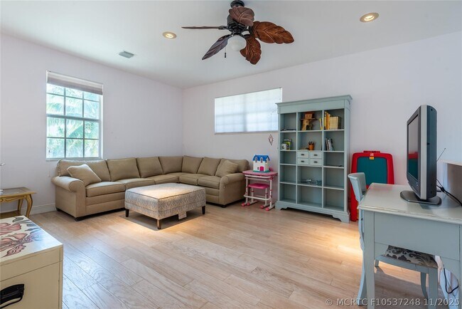 Building Photo - 2999 Banyan Rd
