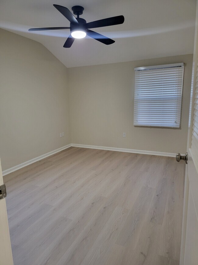 Building Photo - 17544 Blythe St