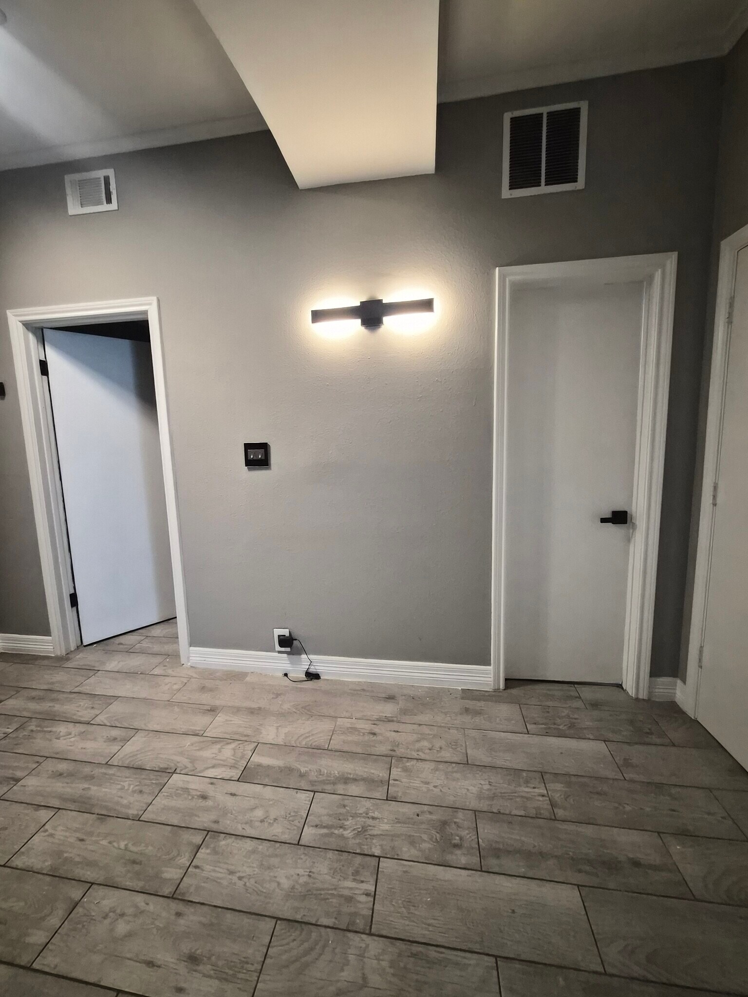 Building Photo - 4040 Avondale Ave