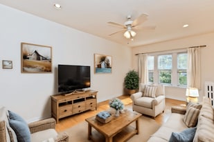 Building Photo - Harry Frank Building - 1938 W Lawrence Ave