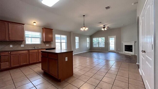 Building Photo - 2037 Rachel Ln