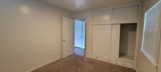 Building Photo - Westside 2 Bedroom 1 Bath House