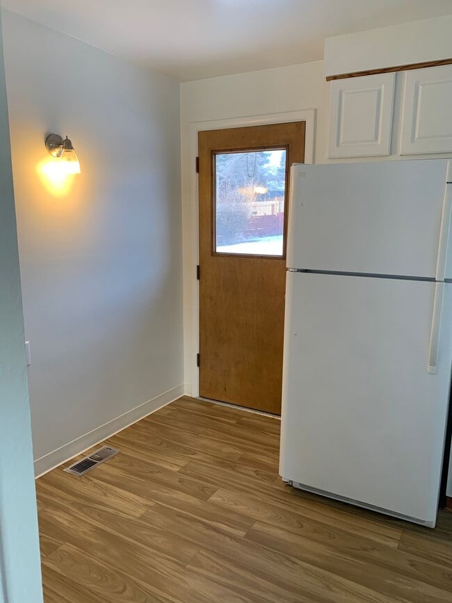 Building Photo - 3 Bedroom, 1.5 Bath House in Pacific Terrace neighborhood