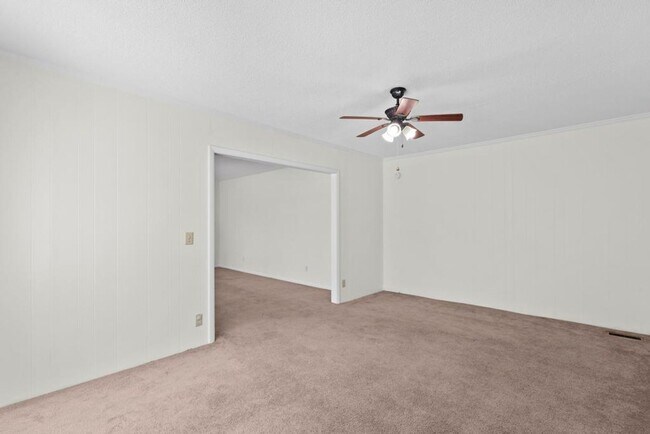 Building Photo - Country Living! Brick Ranch!