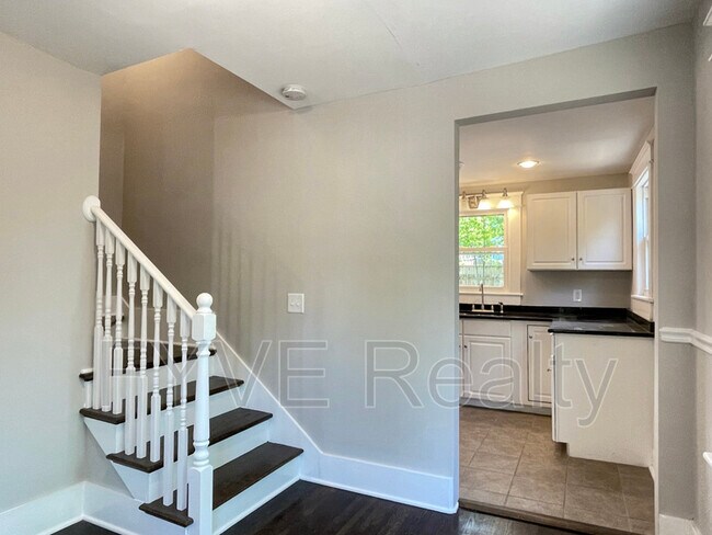 Building Photo - 1126 Sharpe Ave