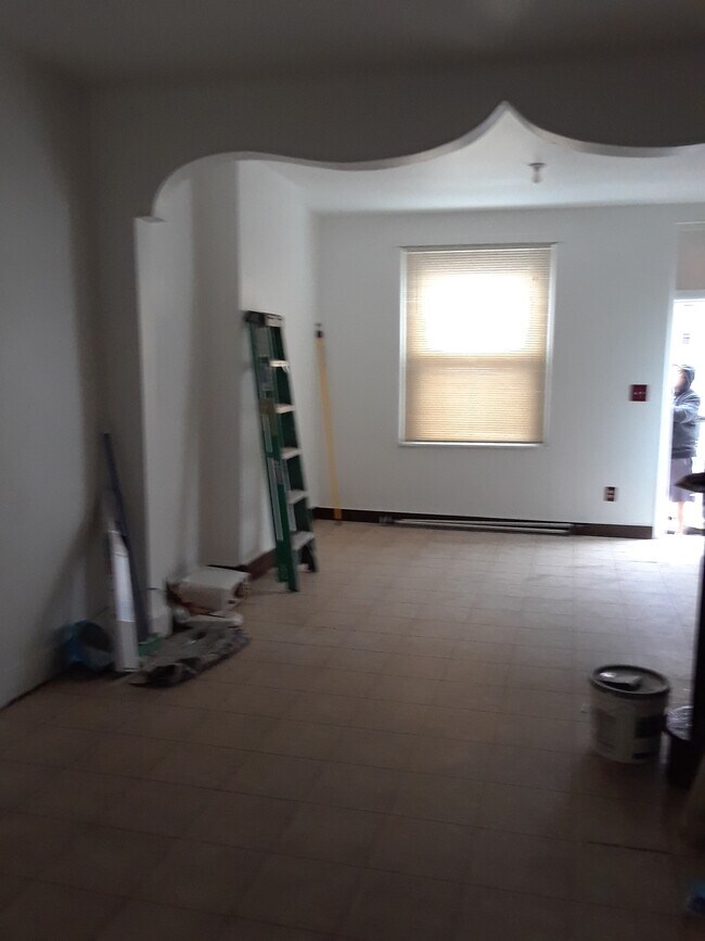 living room - 3236 N Reese St