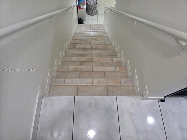 Building Photo - 523 W 68th St