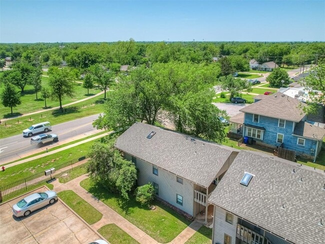 Building Photo - 131 W Acres St