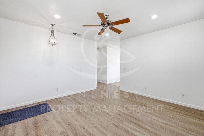 Building Photo - 3-bedroom, 2-bathroom home in Sacramento's Rosemont area